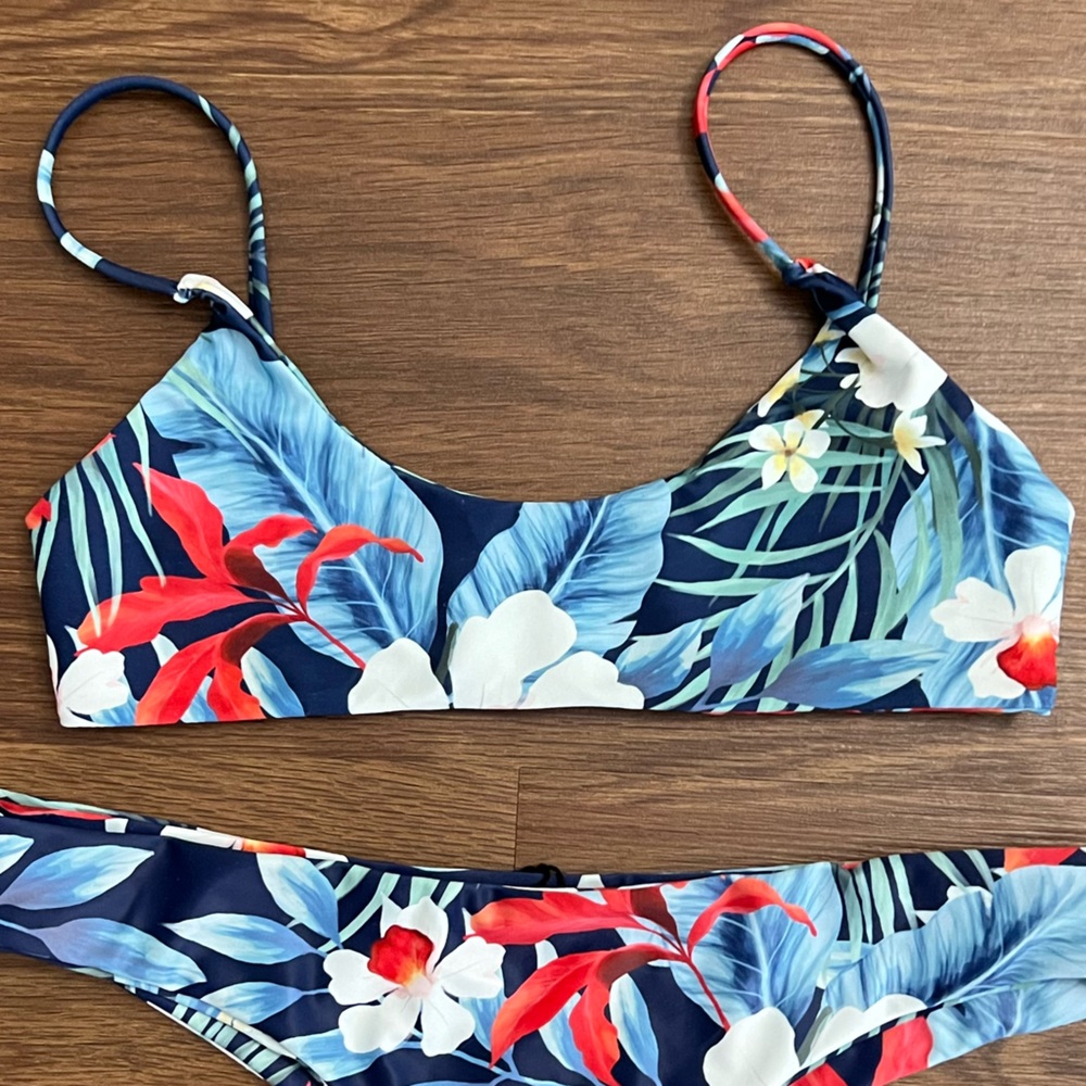Vaya Island Bikini Top size medium